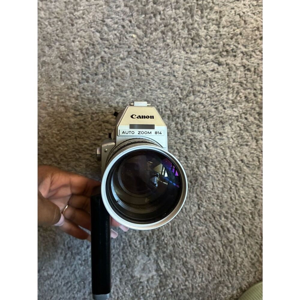 Canon Super 8 Vintage Movie Camera in Black and Silver - Picture 6 of 10